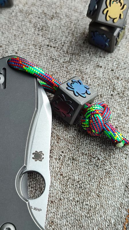 Намистина на темляк ,, Spyderco,, куб титан